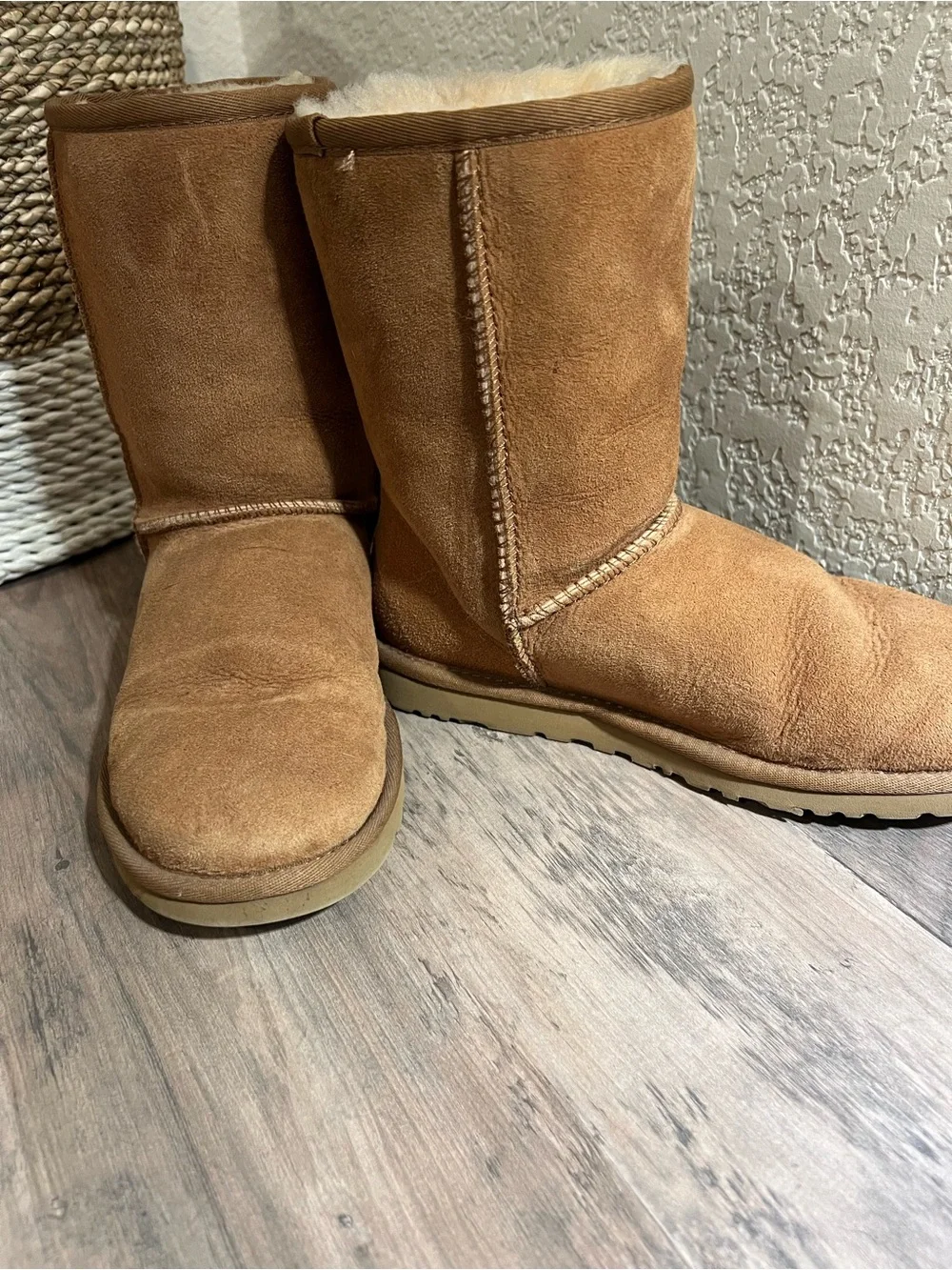 UGG Short Shearling Boots - Chestnut Tan